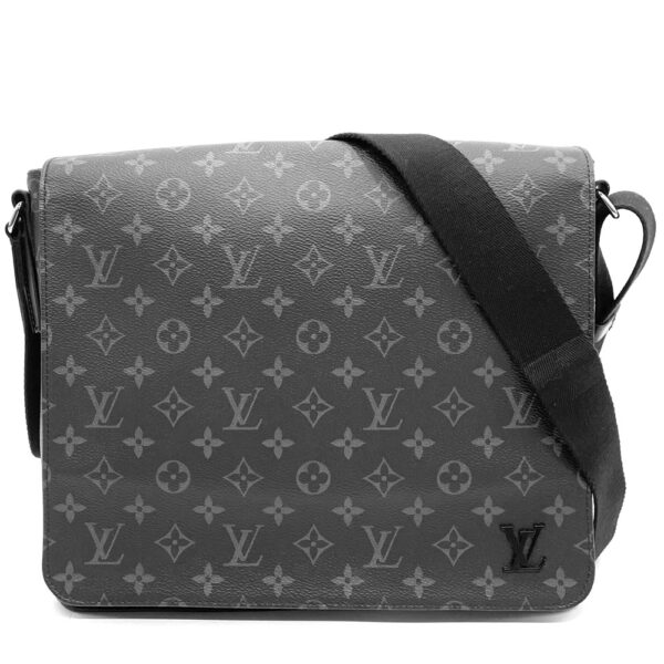 2000001246909841 3 Louis Vuitton District MM Messenger Bag Eclipse Black