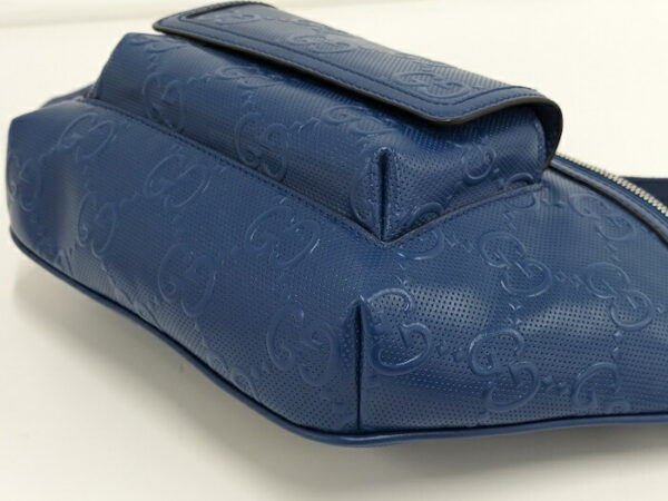 2000087252000670 3 Gucci Body Bag GG Embossed Leather Blue