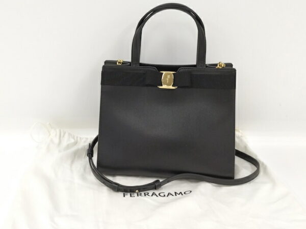 2000195258700048 10 Salvatore Ferragamo Leather Shoulder Bag Black