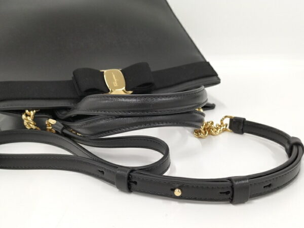 2000195258700048 4 Salvatore Ferragamo Leather Shoulder Bag Black