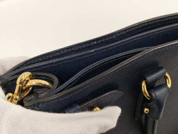 2000195260000011 6 Salvatore Ferragamo Gancini Leather 2way Shoulder Bag Navy