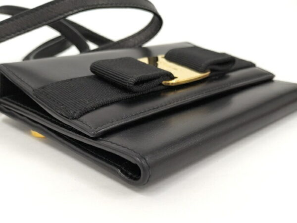 2000198257700034 3 Salvatore Ferragamo Rose Ribbon Shoulder Wallet Pouch Black