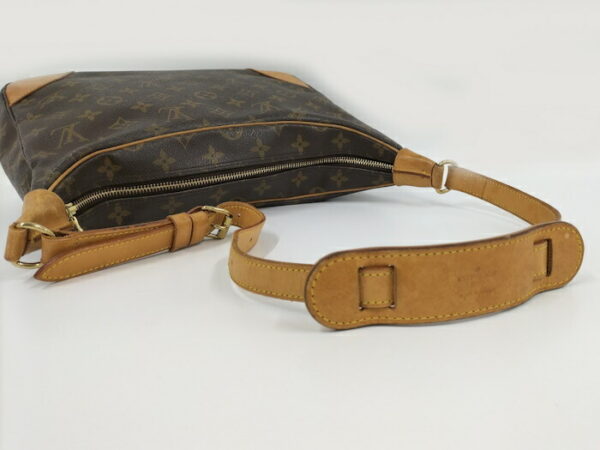 2000651258200004 6 Louis Vuitton Boulogne 30 Shoulder Bag Monogram