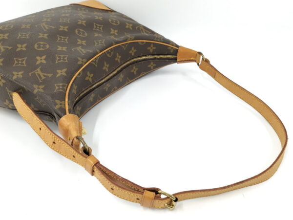 oplus 256 Louis Vuitton Boulogne 30 Monogram Shoulder Bag