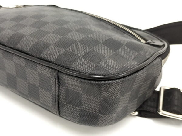 2000773251601195 3 Louis Vuitton Umbrella Body Bag Damier Graphite