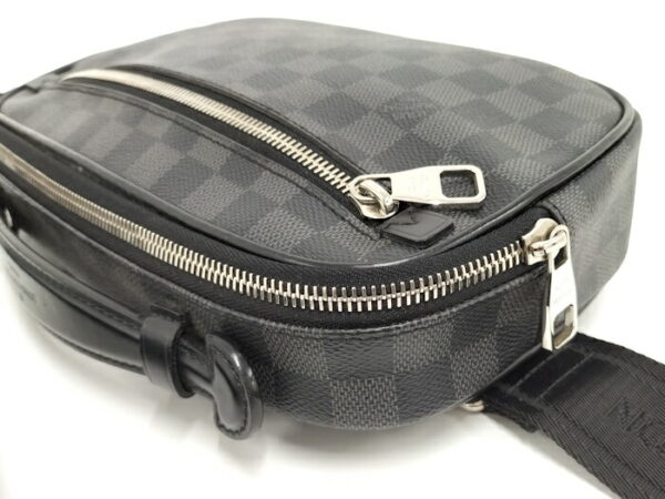 2000773251601195 4 Louis Vuitton Umbrella Body Bag Damier Graphite