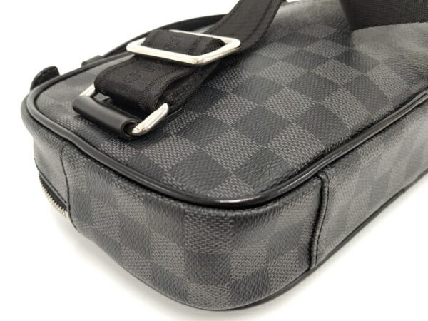 2000773251601195 5 Louis Vuitton Umbrella Body Bag Damier Graphite