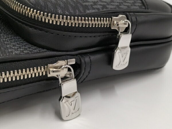 2000773252001124 6 Louis Vuitton Amazon Sling Bag Body Bag Damier Graphite 3D