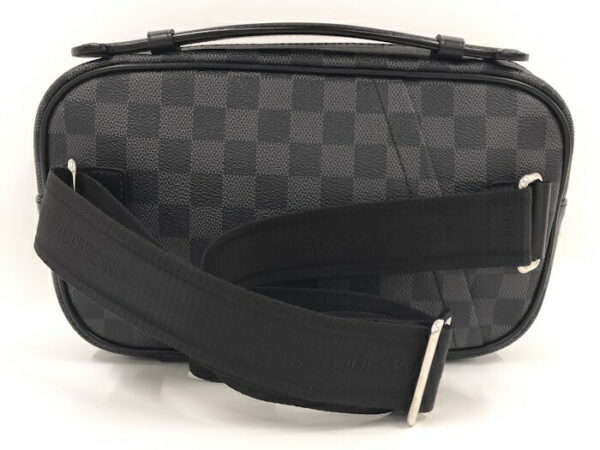 2000773252001147 2 Louis Vuitton Umbrella Body Bag Damier Graphite