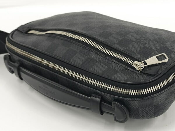 2000773252001147 3 Louis Vuitton Umbrella Body Bag Damier Graphite