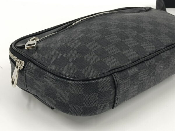 2000773252001147 4 Louis Vuitton Umbrella Body Bag Damier Graphite