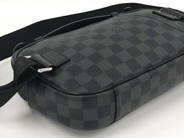 2000773252001147 5 Louis Vuitton Umbrella Body Bag Damier Graphite