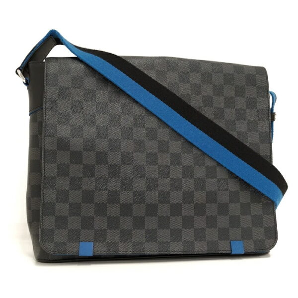 2000773252001219 1 Louis Vuitton District MM Messenger Bag Damier Graphite