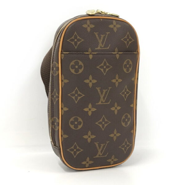 2000773257601102 1 Louis Vuitton Pochette Ganju Body Bag Monogram