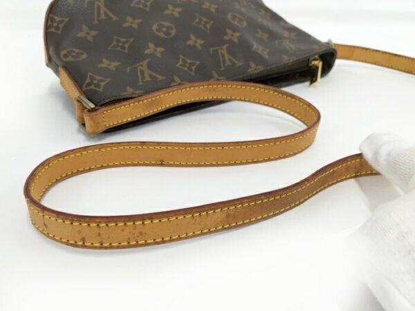 2000773257801123 5 Louis Vuitton Trotter Handbag Monogram