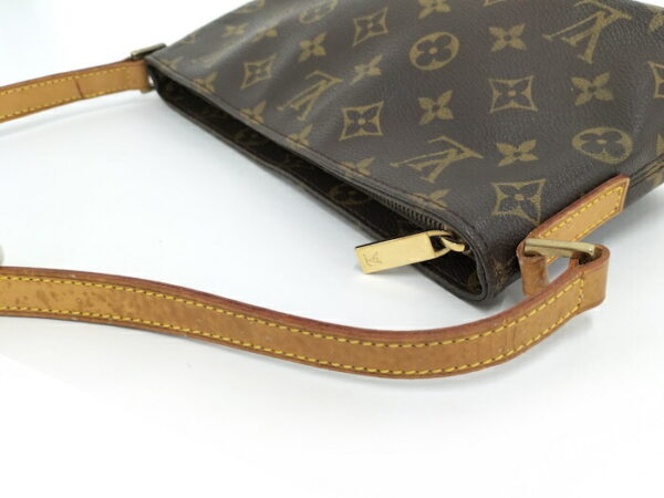 2000773257801123 6 Louis Vuitton Trotter Handbag Monogram