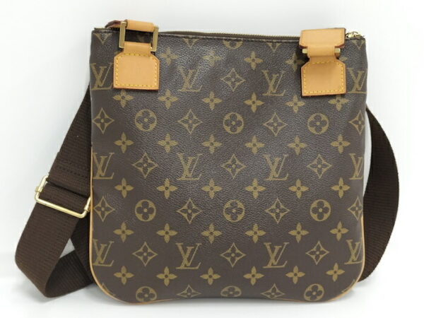 2000773257801132 2 Louis Vuitton Pochette Bosphore Shoulder Bag Monogram