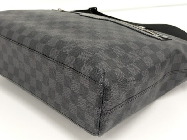 2000773258201536 3 Louis Vuitton Mick MM Shoulder Bag Damier Graphite