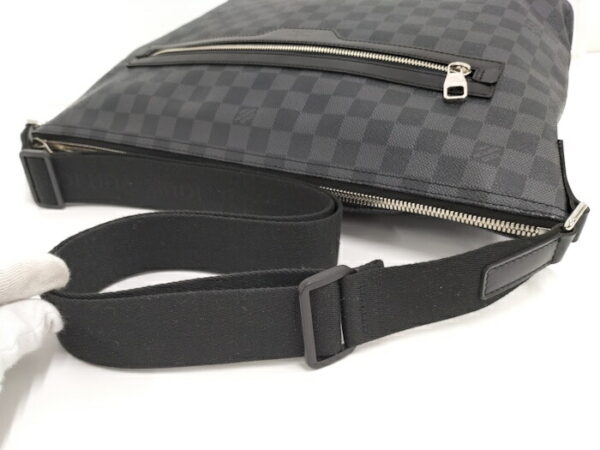 2000773258201536 6 Louis Vuitton Mick MM Shoulder Bag Damier Graphite