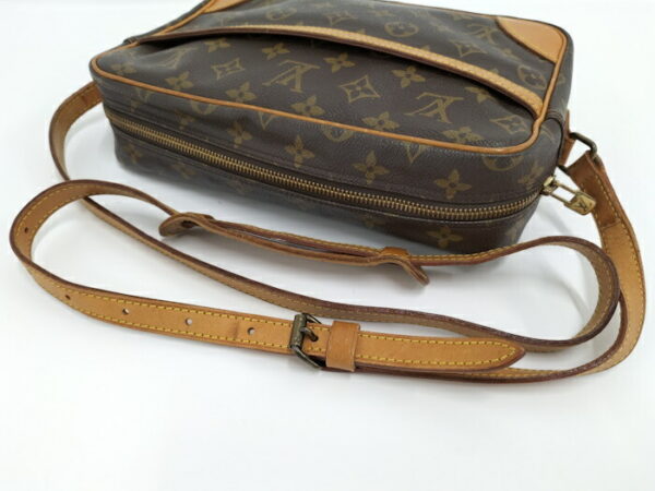 2000773258700853 7 Louis Vuitton Trocadero 27 Shoulder Bag Monogram