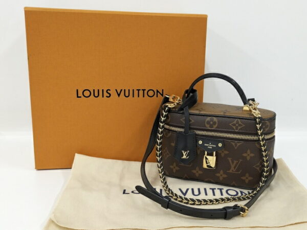 2000773258800886 10 Louis Vuitton Vanity Chain Pouch Monogram Reverse