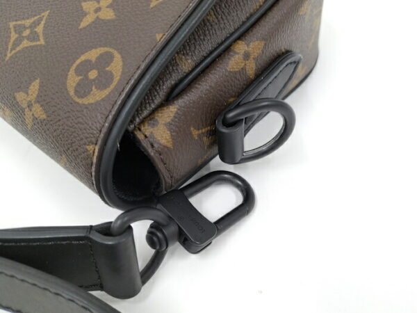 2000773258800890 5 Louis Vuitton Montsouris Messenger PM Shoulder Bag Macassar