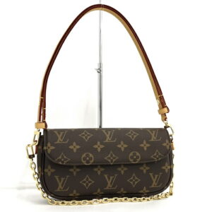 2000773259000442 1 Louis Vuitton Batignole Tote Bag Monogram