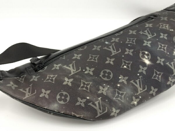 2000773259200445 5 Louis Vuitton Discovery Bum Bag Body Bag Monogram Galaxy