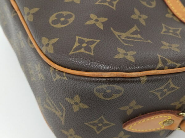 2000773259700553 3 Louis Vuitton Blois Shoulder Bag Monogram