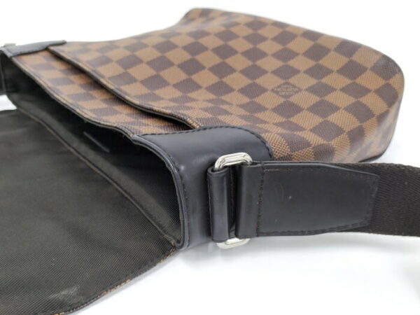 2000773259700661 7 Louis Vuitton District MM NM Shoulder Bag Damier Ebene