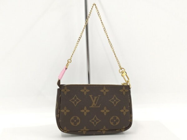 2000803252000832 2 Louis Vuitton Mini Pochette Accessoire Handbag Monogram