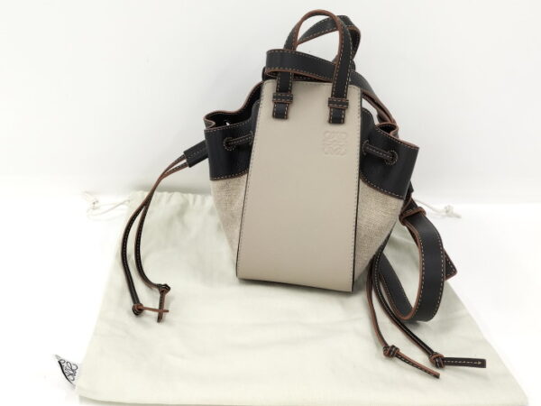 2001200257800033 10 Loewe Hammock Mini Leather Beige Black