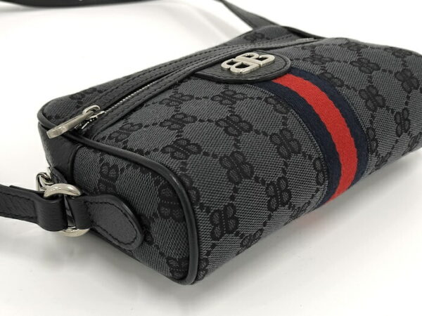 2010211252000060 3 Gucci x Balenciaga Hacker Camera Bag GG Supreme Black