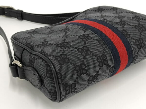 2010211252000060 4 Gucci x Balenciaga Hacker Camera Bag GG Supreme Black