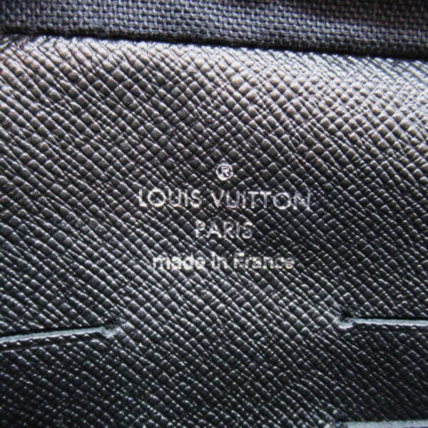 2101217978989 3 Louis Vuitton Neo Pavel Clutch Bag Taiga Black