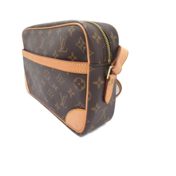 2101217980876 4 Louis Vuitton Trocadero 27 Shoulder Bag Monogram Brown