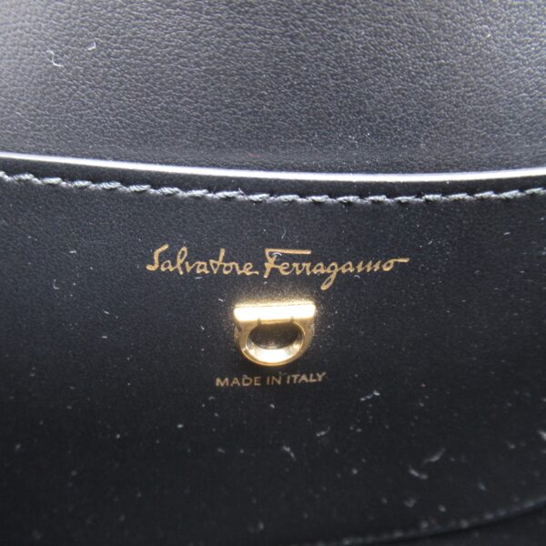 2120100001528 3 Salvatore Ferragamo Shoulder Bag Canvas Beige Black