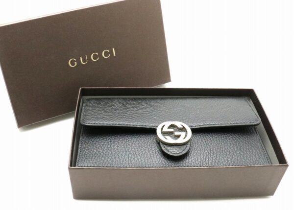 21801261 8 Gucci Interlocking Logo Embossed Leather Chain Wallet Black