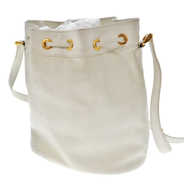 22 3463 2 Gucci Drawstring Shoulder Bag Leather GG White