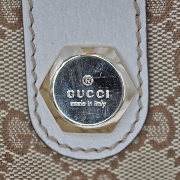 23 2475 18 Gucci Handbag Leather