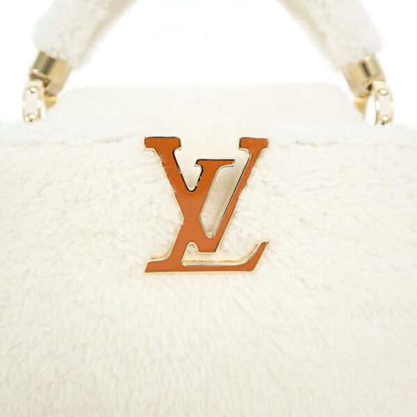 24 2813 03 Louis Vuitton Capucines BB Handbag White