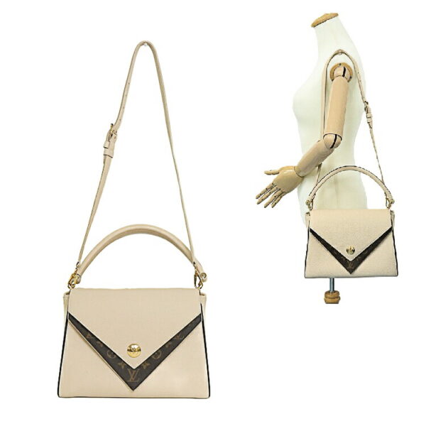 24 3551 05 Louis Vuitton Double V Handbag Crème