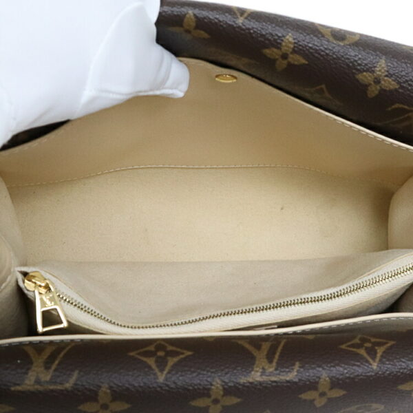 24 3551 11 Louis Vuitton Double V Handbag Crème