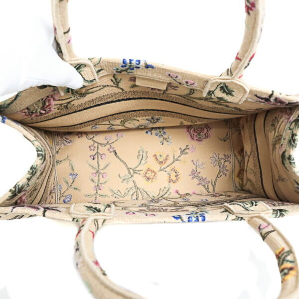 24 3563 10 Dior Book Tote Medium Fleur Handbag Raffia Beige