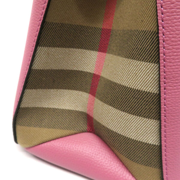 24 468513 Burberry Banner Tote