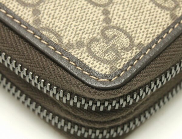 31730258 2 Gucci GG Supreme Travel Case Clutch Round Zipper Bag Khaki