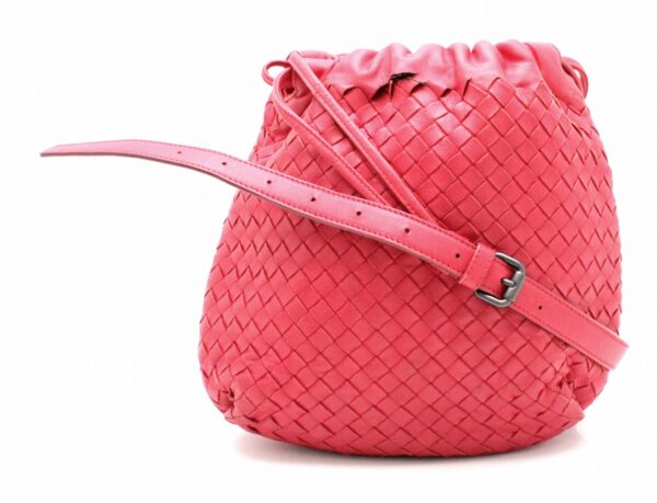 31751519 Bottega Veneta Intrecciato Drawstring Shoulder Bag Red