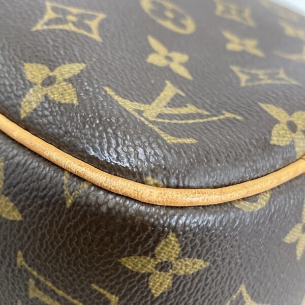 36535404 9 Louis Vuitton Evasion Bag Monogram Canvas