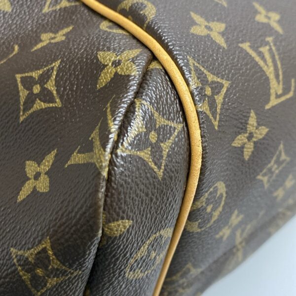 36901896 6 Louis Vuitton Totally MM Monogram Shoulder Bag