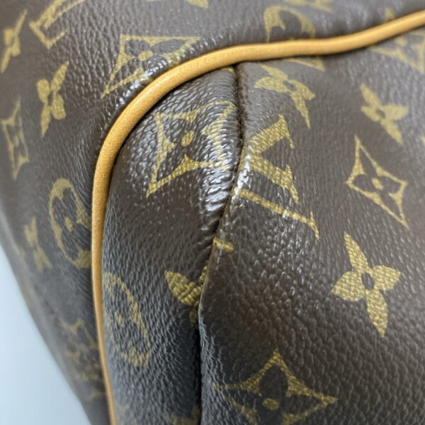 36901896 9 Louis Vuitton Totally MM Monogram Shoulder Bag